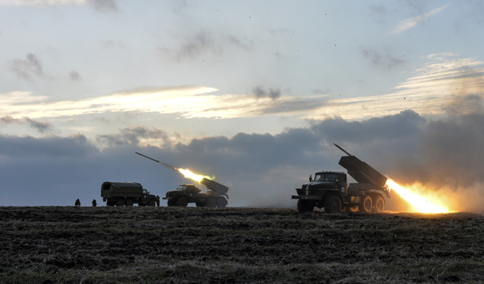 Ukrainian troops launch Grad rockets outside Debaltsevo, eastern Ukraine, February 8, 2015 (Reuters / Alexei Chernyshev)