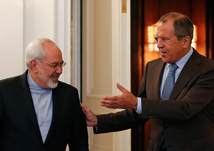 Russian Foreign Minister Sergei Lavrov (R) shows the way to his Iranian counterpart Javad Zarif during a meeting in Moscow (Reuters / Maxim Zmeyev)