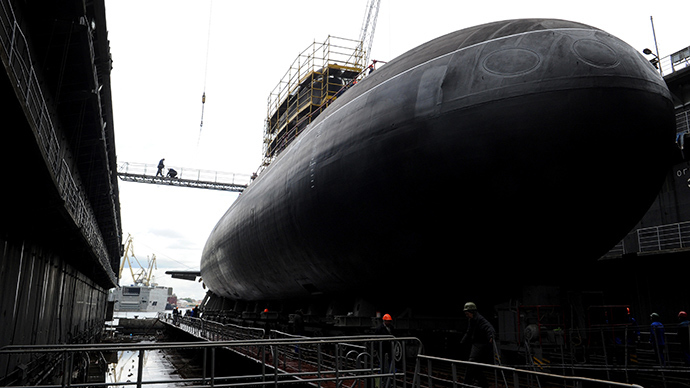 Workers attend a ceremony of launching the Rostov-on-Don Russian diesel-electric torpedo submarine at the Admiralteiskiye verfy shipyard in St. Petersburg (AFP Photo / Olga Maltseva)