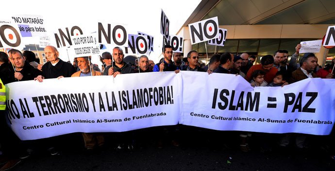 «Le terrorisme n’a pas de religion » : les musulmans rendent hommage aux victimes de Charlie Hebdo 