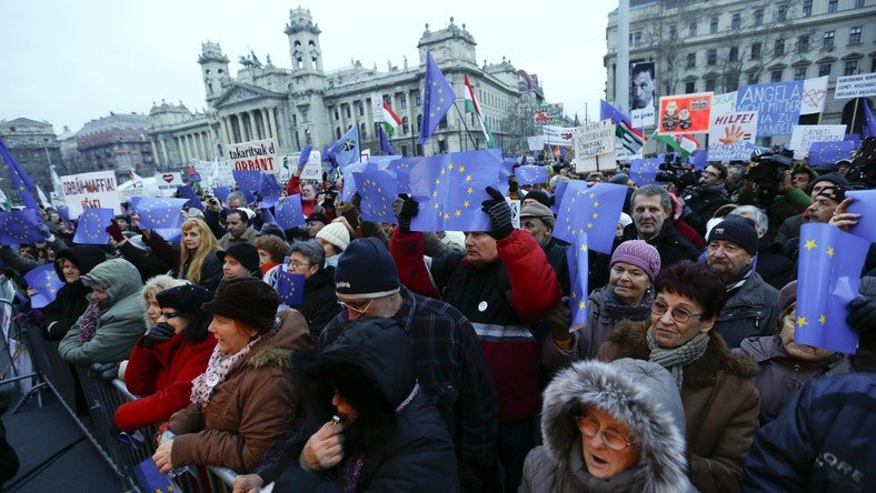 Budapest : des milliers protestent contre la politique du Premier ministre