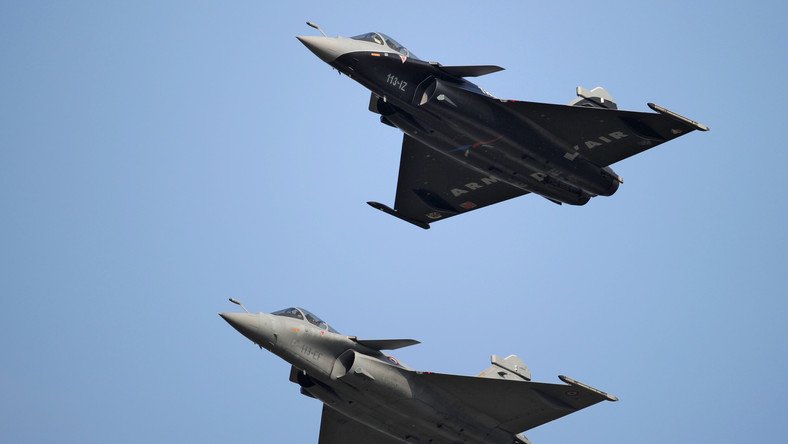 Inde : la vente du Rafale français compromise, le chasseur russe Su30 en bonne position