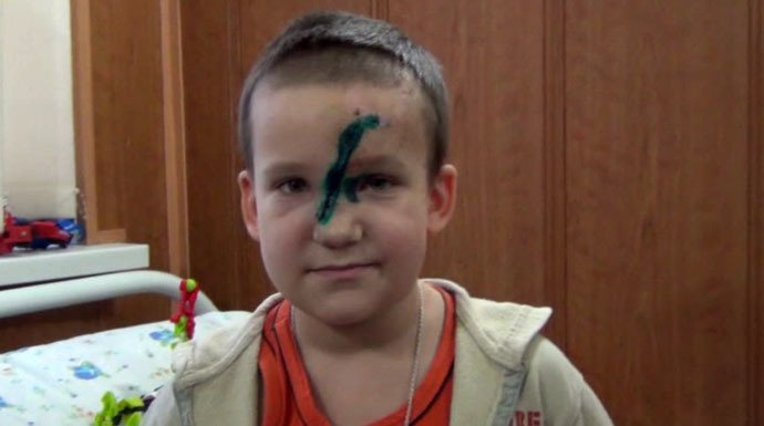 Tragédie d’une famille à Donetsk: « Quand j’ai déterré mon fils, il ne respirait plus » (VIDEO)