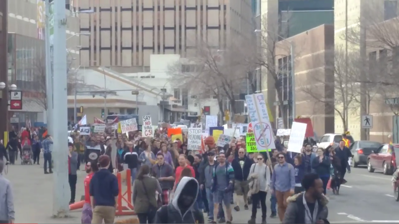 Canada : des milliers de citoyens mobilisés contre le projet de loi antiterroriste C-51 (VIDEO)
