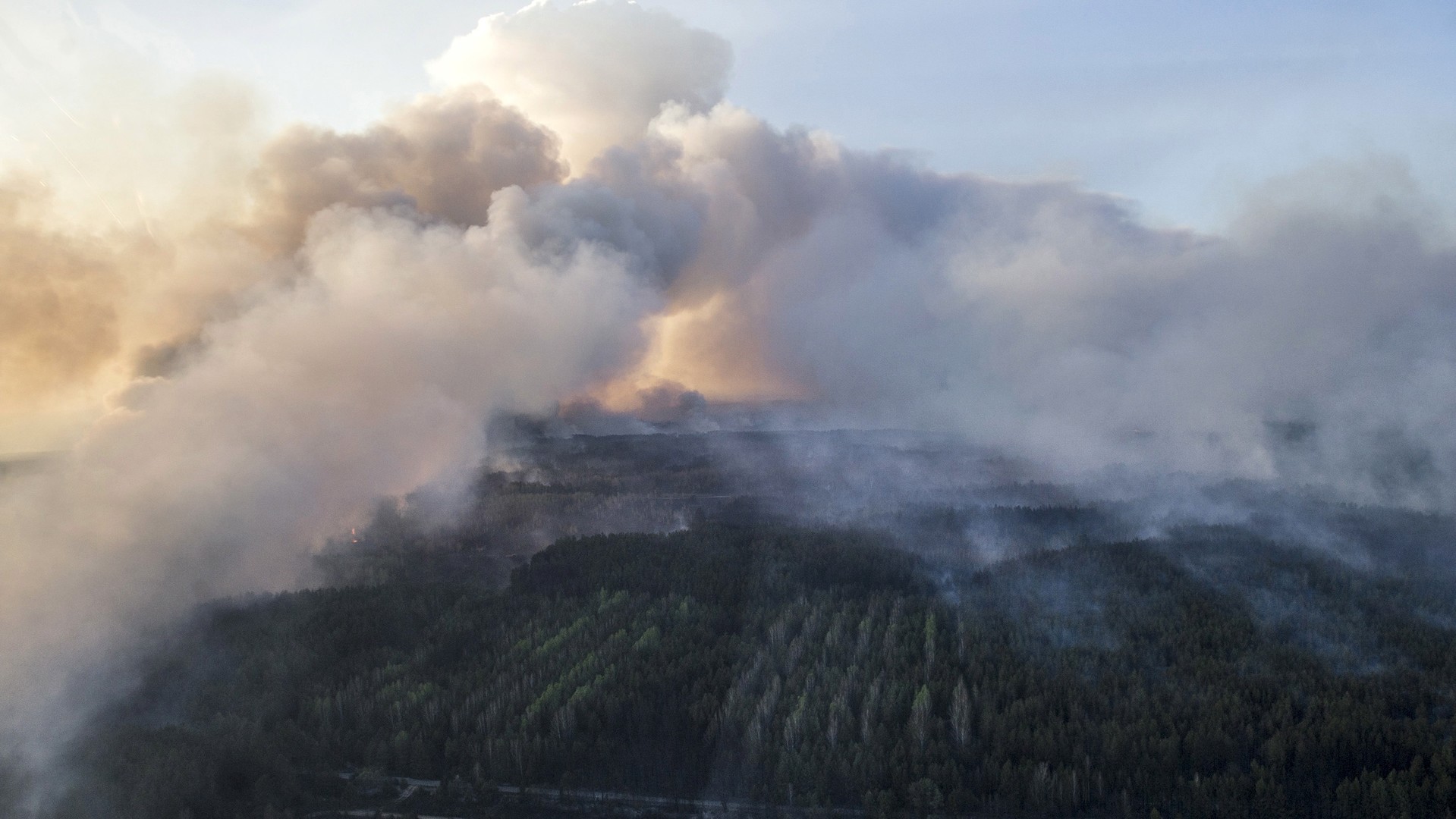  Les feux de forêts se déchaînent autour de Tchernobyl