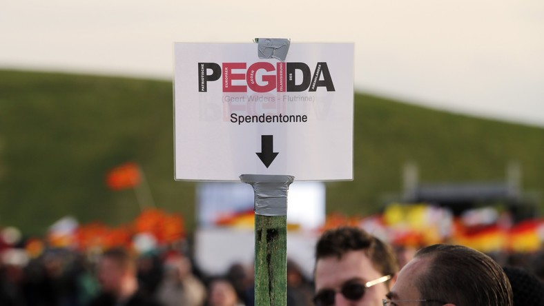 Manifestation de PEGIDA à Dresde pour la déportation immédiate des immigrés criminels