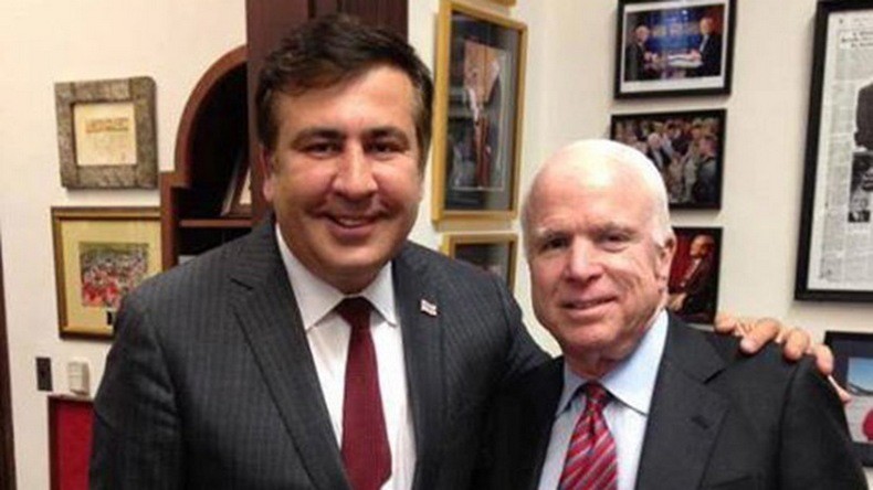 McCain entre dans l’équipe de Saakachvili et conseillera Kiev sur les réformes à mener dans le pays