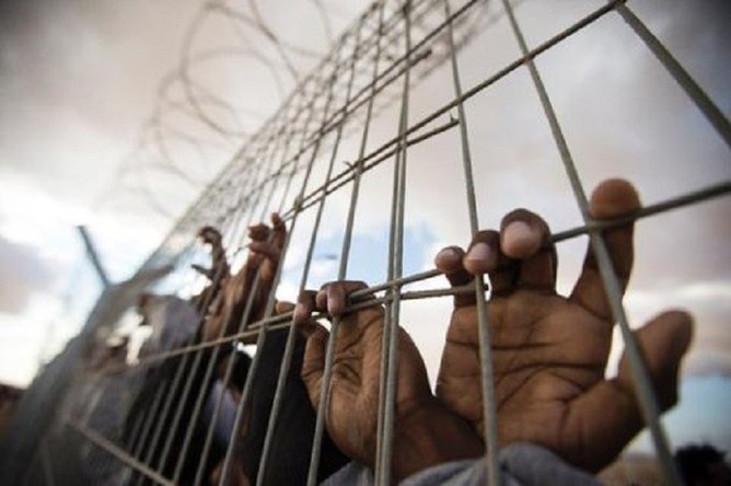 Quitter Israël ou être mis en prison, l'impossible choix des réfugiés africains