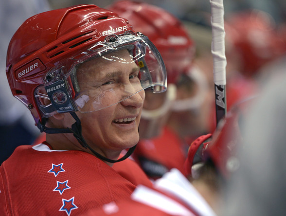 Poutine marque huit buts dans un match de gala de hockey sur glace (VIDEO)