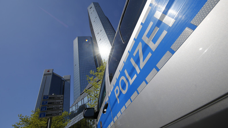 Violences et humiliation : des officiers allemands s'en prennent à des immigrés
