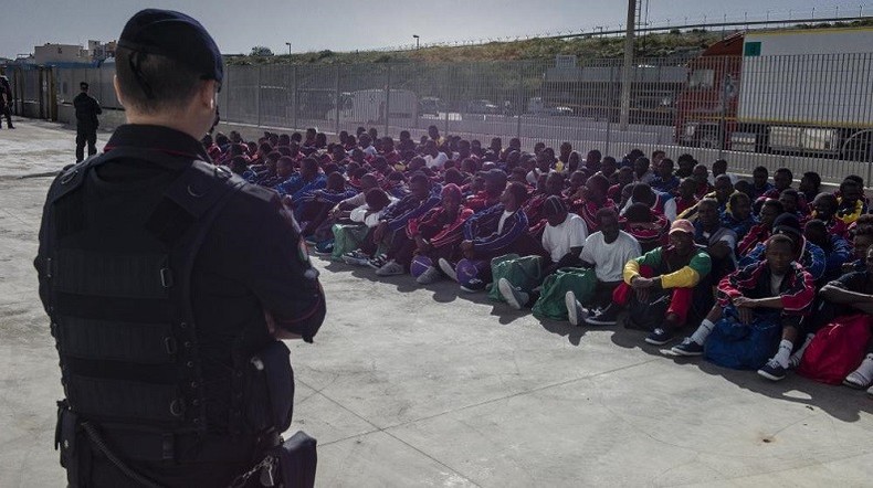 Quotas de migrants, l'Italie s'étonne et s'inquiète du revirement français