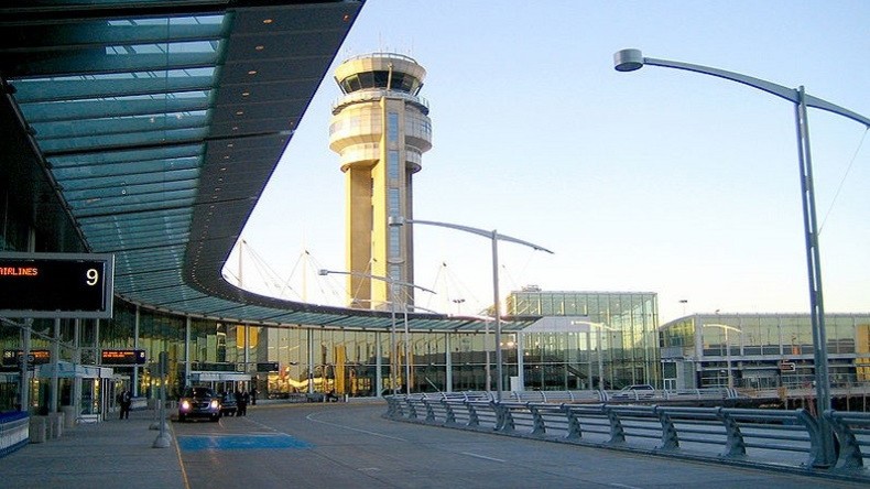 A Montréal, la police intercepte dix jeunes qui tentaient de rejoindre Daesh