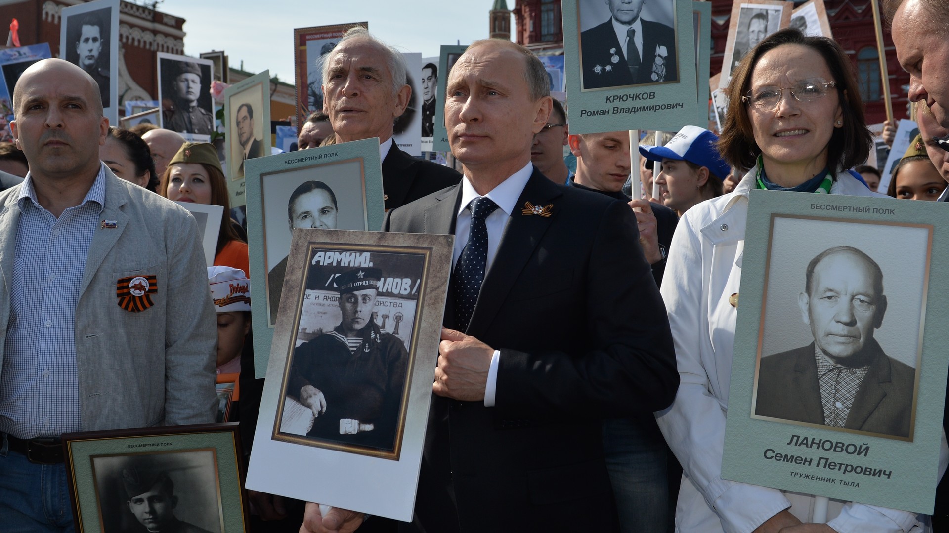 Vladimir Poutine en tête de la marche du «Régiment immortel»