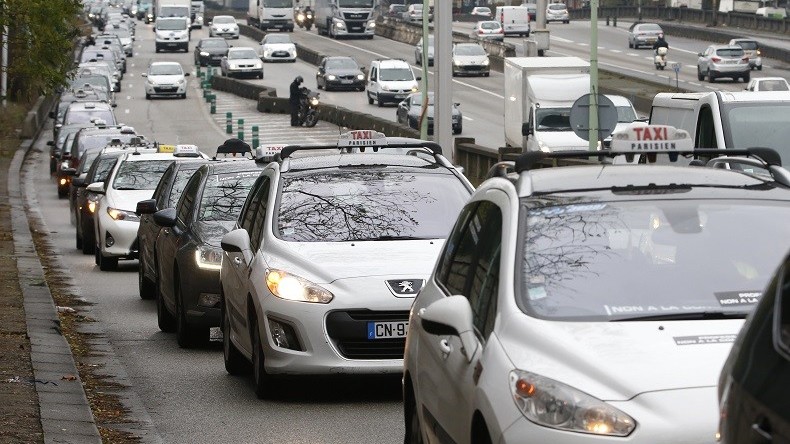 Taxis, VTC, Uber : la guerre de tous contre tous