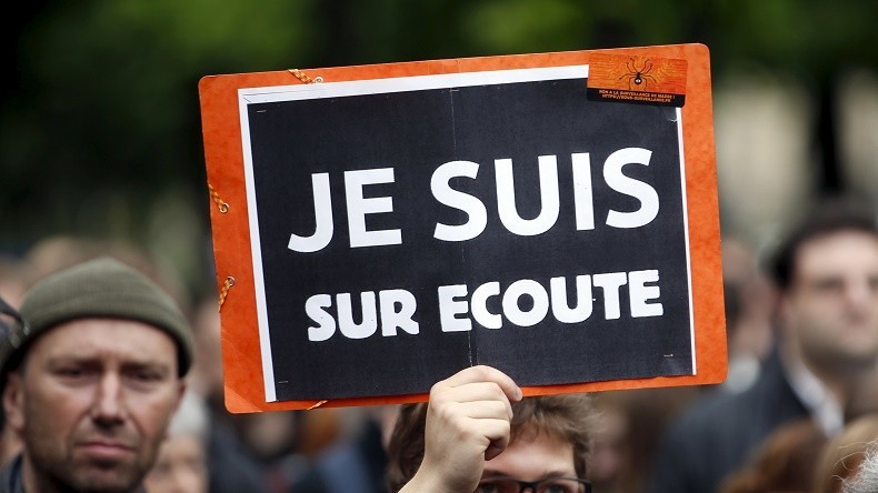 La très contestée loi sur le renseignement approuvée par le Sénat