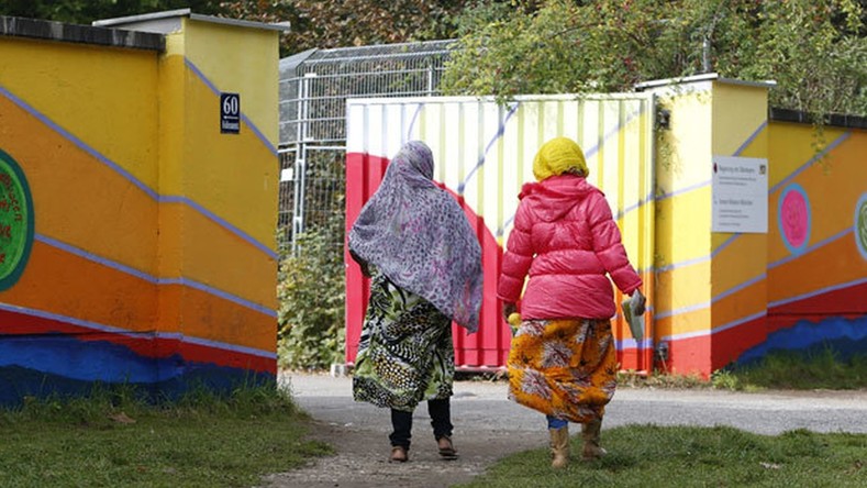 Allemagne : des migrants s’installent près de l’école, Chers parents, habillez vos filles décemment