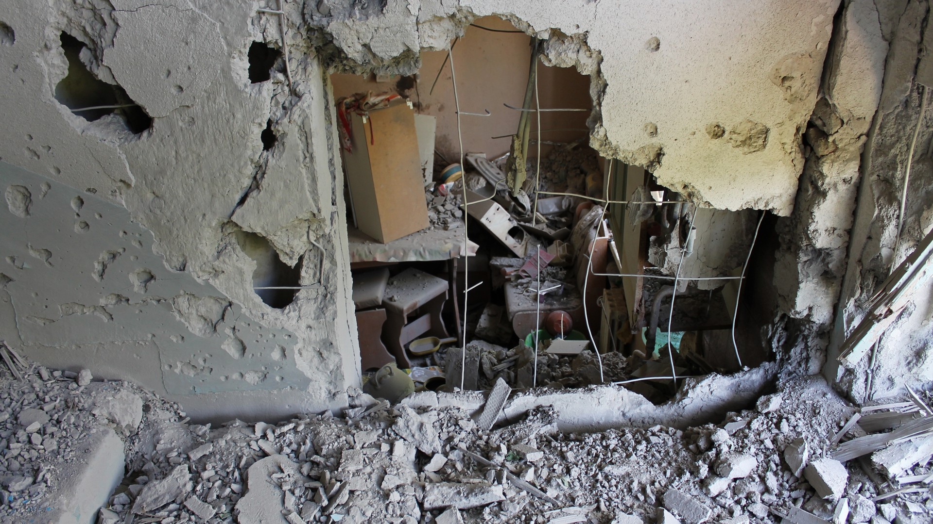 Kiev continue à bombarder Donetsk et ses environs, l’OSCE sonne l’alarme