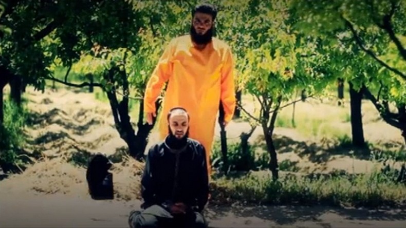 Les rebelles syriens executent les combattants de Daesh en utilisant leurs méthodes