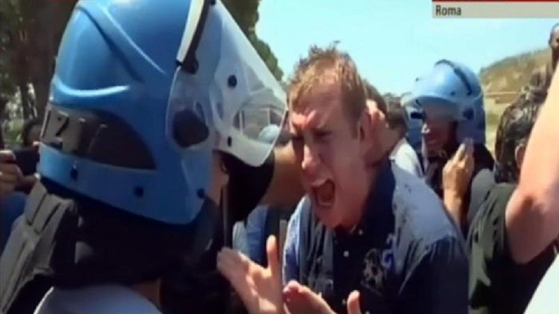 En Italie, des manifestations violentes contre l'arrivée de migrants