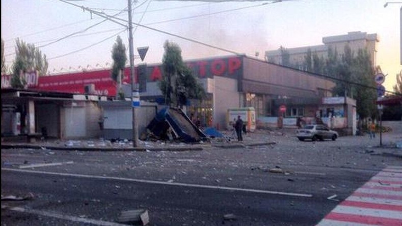 Kiev bombarde Donetsk : un civil tué, un hôpital endommagé (VIDEO)