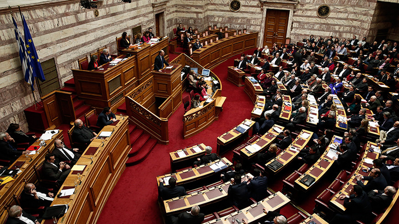Tsipras parle de «compromis» après le vote d'un nouveau paquet de réformes par le parlement