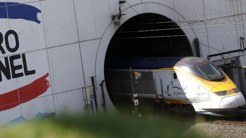 Le corps d'un adolescent retrouvé dans un train Eurotunnel dans le Kent en Grande-Bretagne