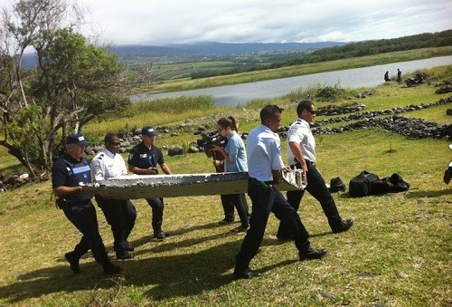 Un débris d'avion, pour le moment non identifié, retrouvé à La Réunion