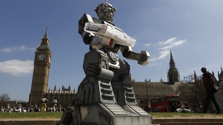 Un robot lors d'une manifestation contre les robots tueurs à Londres en 2013