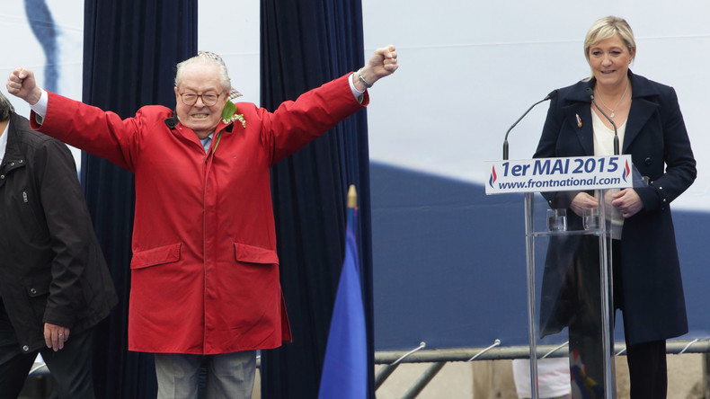 Au FN, il n'y a pas que Jean-Marie et Marine qui se déchirent... les cartes d'adhérents aussi