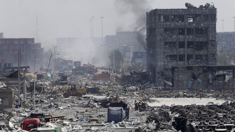 Le bilan des explosions en Chine atteint 51 morts, le feu continue de faire rage