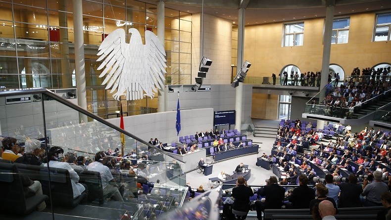 Le Parlement allemand approuve massivement le plan d'aide à la Grèce
