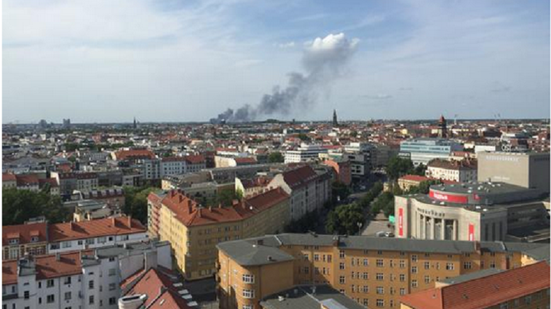 Berlin, un centre de réfugiés en feu alors qu'Angela Merkel tente d’apaiser les tensions à Heidenau