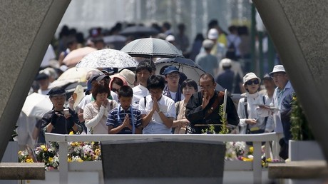 Plus de 40 000 personnes se sont recueillis en silence devant le mémorial dédié aux victimes d'Hiroshima-Nagazaki