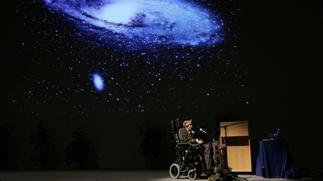 Stephen Hawking développe une théorie des trous noirs, passage vers d'autres univers