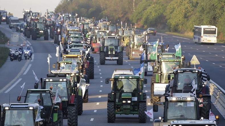 Sur la place de la Nation, la journée de protestation des agriculteurs s'achève