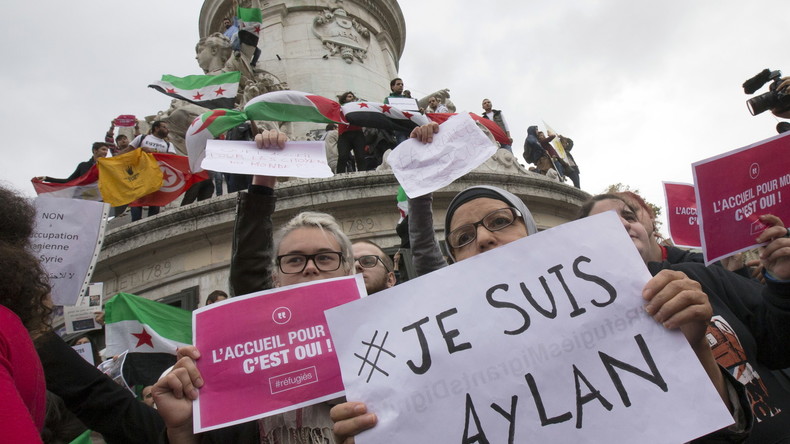 L'Allemagne ouvre ses portes aux réfugiés, la France réticente