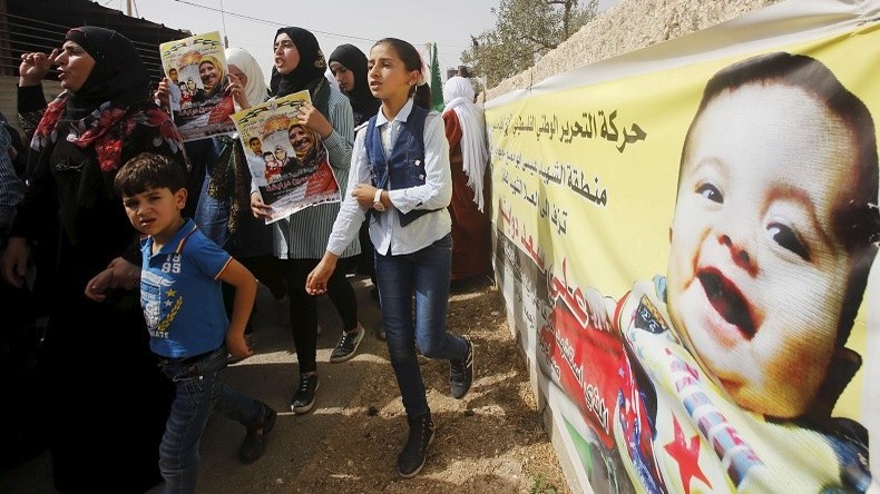 Israël aurait identifié ceux qui ont brûlé une famille palestinienne, mais ne les a pas inculpés