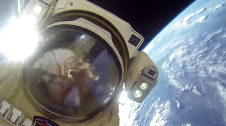 ISS : la sortie extravéhiculaire de deux cosmonautes russes filmée par une caméra GoPro