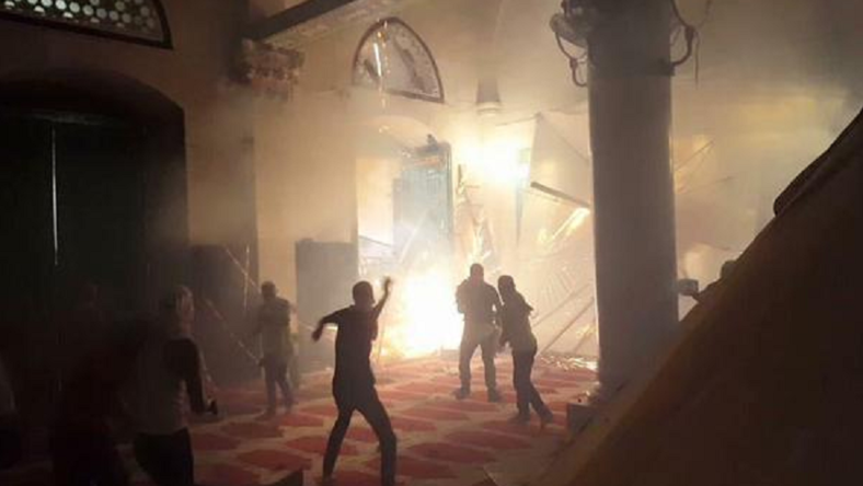 Jérusalem : la mosquée al-Aqsa en feu au troisième jour de heurts (VIDEO)