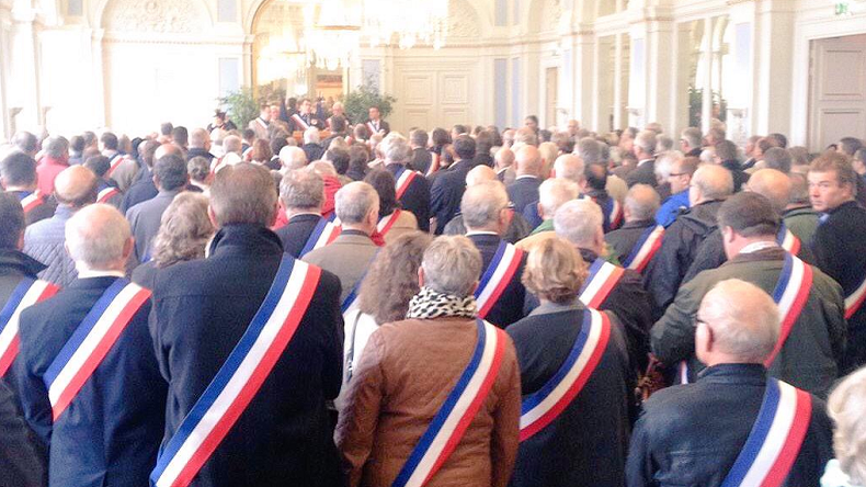Partout en France, les maires se mobilisent contre la baisse des crédits de l'Etat