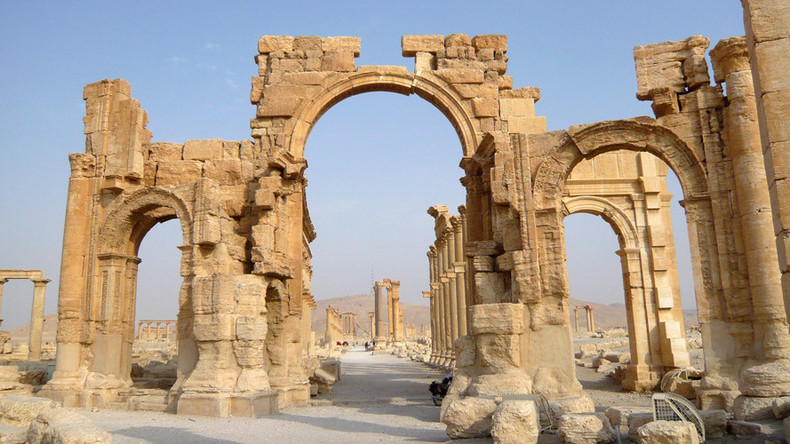 A Palmyre, Daesh détruit un arc de triomphe vieux de deux millénaires