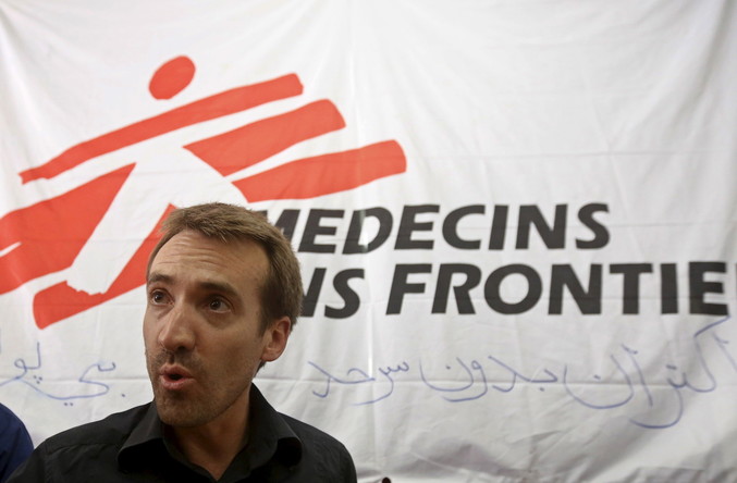 Des militaires américains forcent l'entrée de l'hôpital de MSF deux semaines après le bombardement