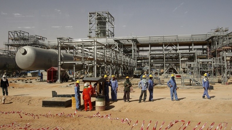 Le pétrole chute, l'Arabie saoudite a désormais des fins de mois difficiles