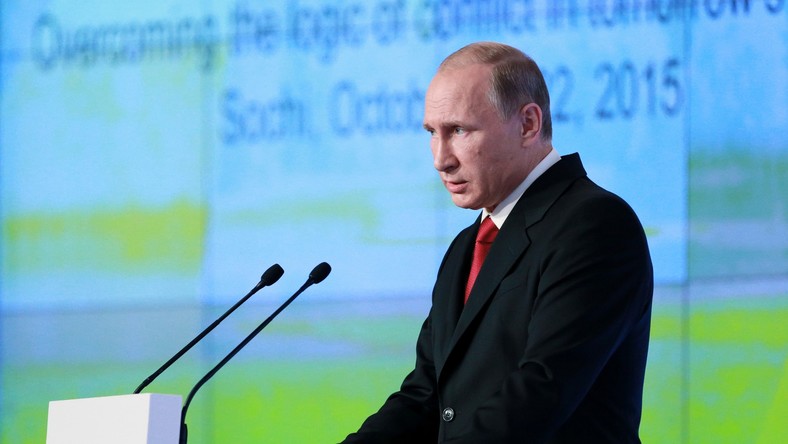 Poutine fustige le «double jeu» occidental avec les «terroristes»