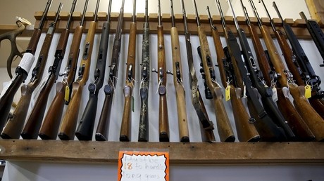Des armes en vente libre au  Roseburg Gun Shop, à Roseburg, Oregon, lieu d'un fusillade tragique.