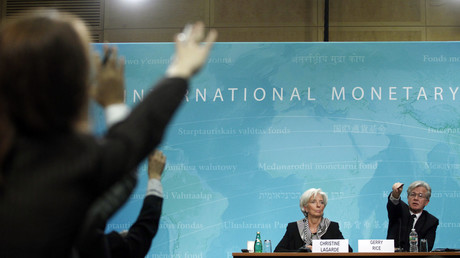 Gerry Rice, à droite de Christine Lagarde, a fait une annonce qui risque de faire parler. Changer les règles du FMI, ce n'est pas rien.