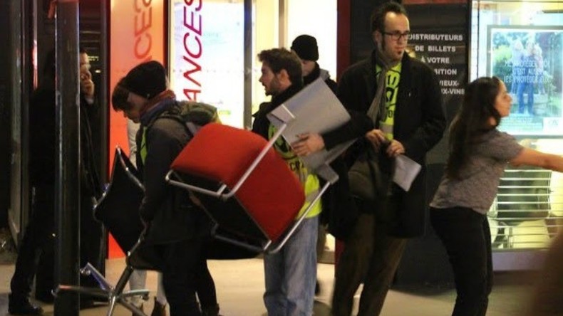 Venu filmer un «braquage de chaise» dans une banque, un journaliste a passé 18h en garde à vue