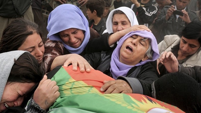 Un charnier contenant 80 corps de femmes yézidis tuées par Daesh découvert en Irak