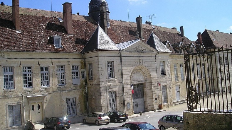 Condamné à 20 ans de prison en 2006, un détenu radicalisé s’évade lors d’une permission de sortie