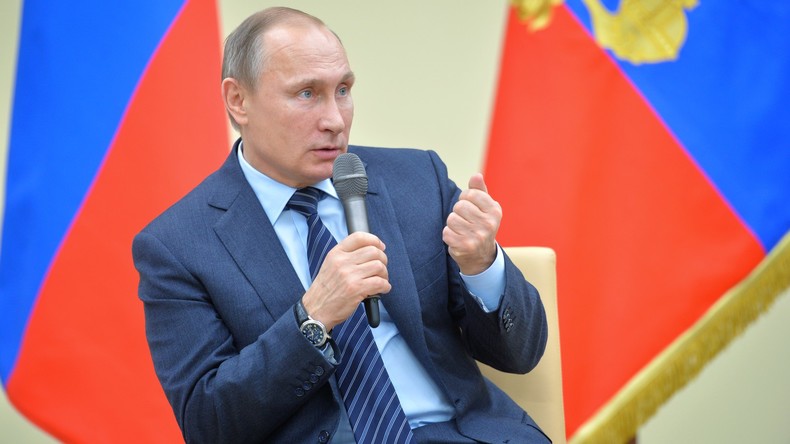 Vladimir Poutine signe le décret mettant en œuvre les mesures économiques contre la Turquie